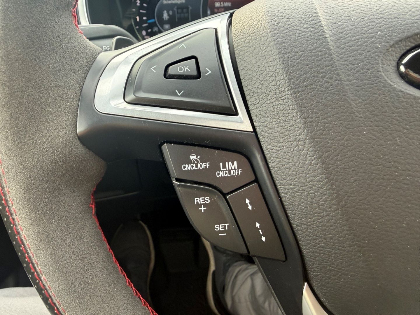 Fahrzeugabbildung Ford S-Max ST-Line ACC LED TWA RFK Pano AHK Navi el.