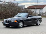 BMW 318i Cabrio Oldtimer, Hardtop, Verdeck Neu - BMW 318 aus 1994: 318i
