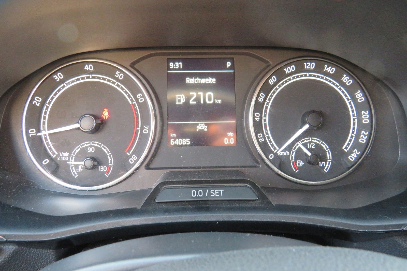 Fahrzeugabbildung SKODA Fabia SPORT DSG 17`SCHWARZ KESSY BI-LED PDC 1.H