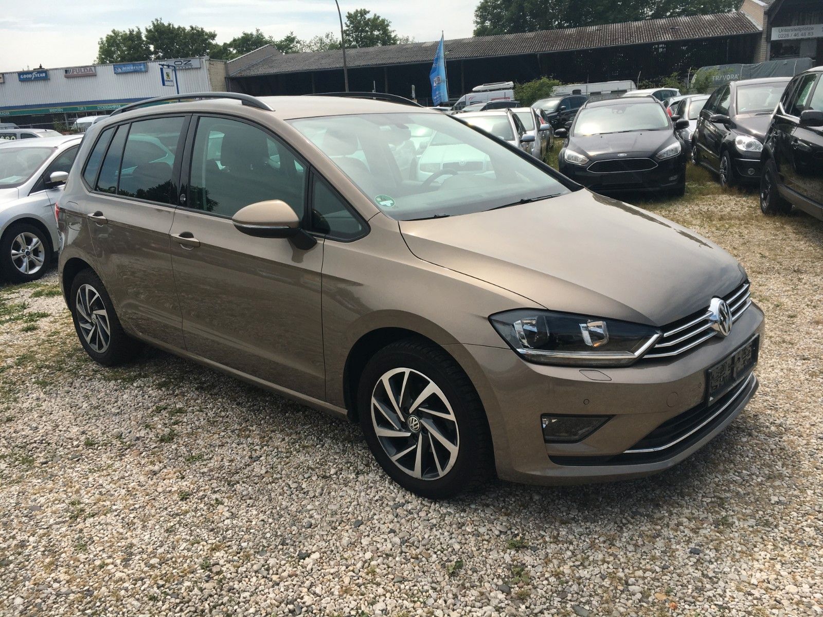 Volkswagen Golf - 1