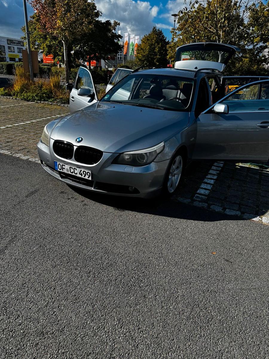 BMW 530 2004 — interior