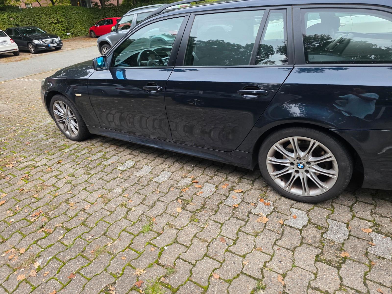 BMW 530 2005 — rear view