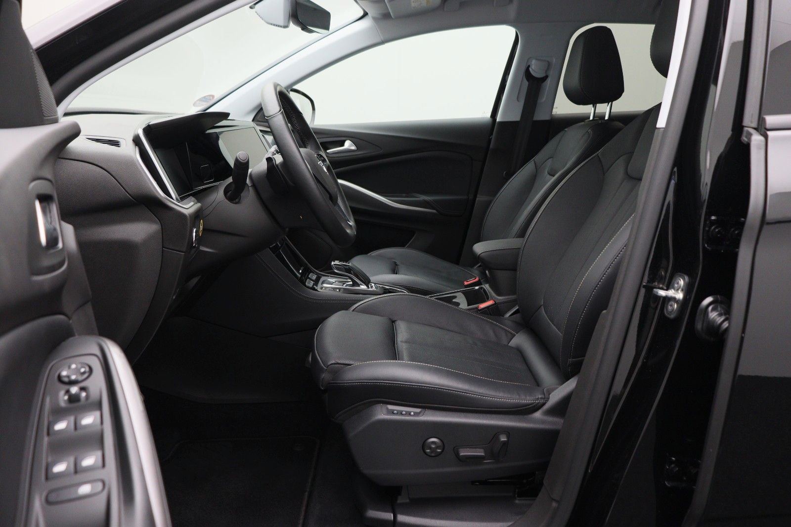 Fahrzeugabbildung Opel Grandland PHEV 1.6 Ultimate AT-8 AWD (300 PS)