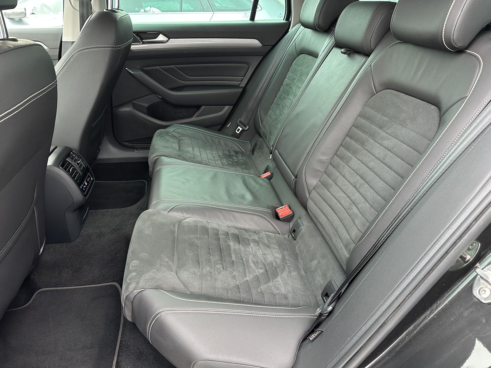 Fahrzeugabbildung Volkswagen Passat Variant GTE NAV+IQ-LIGHT+KAMERA+17ZOLL+PP