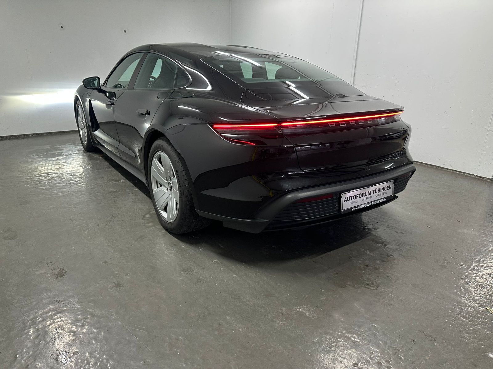 Fahrzeugabbildung Porsche Taycan  *LED*KLIMA*NAVI*SH*
