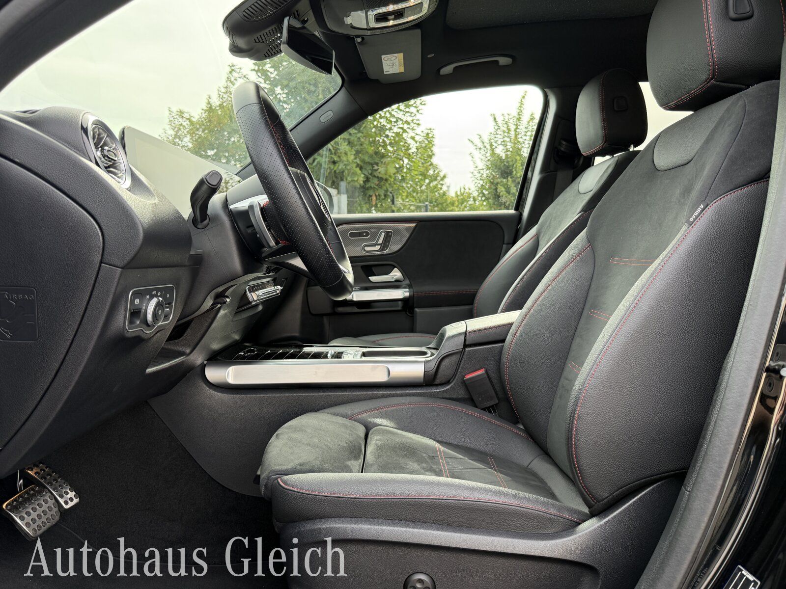 Fahrzeugabbildung Mercedes-Benz GLB 250 4Matic AMG Line (EURO 6e) Navi/Pano.-Dac