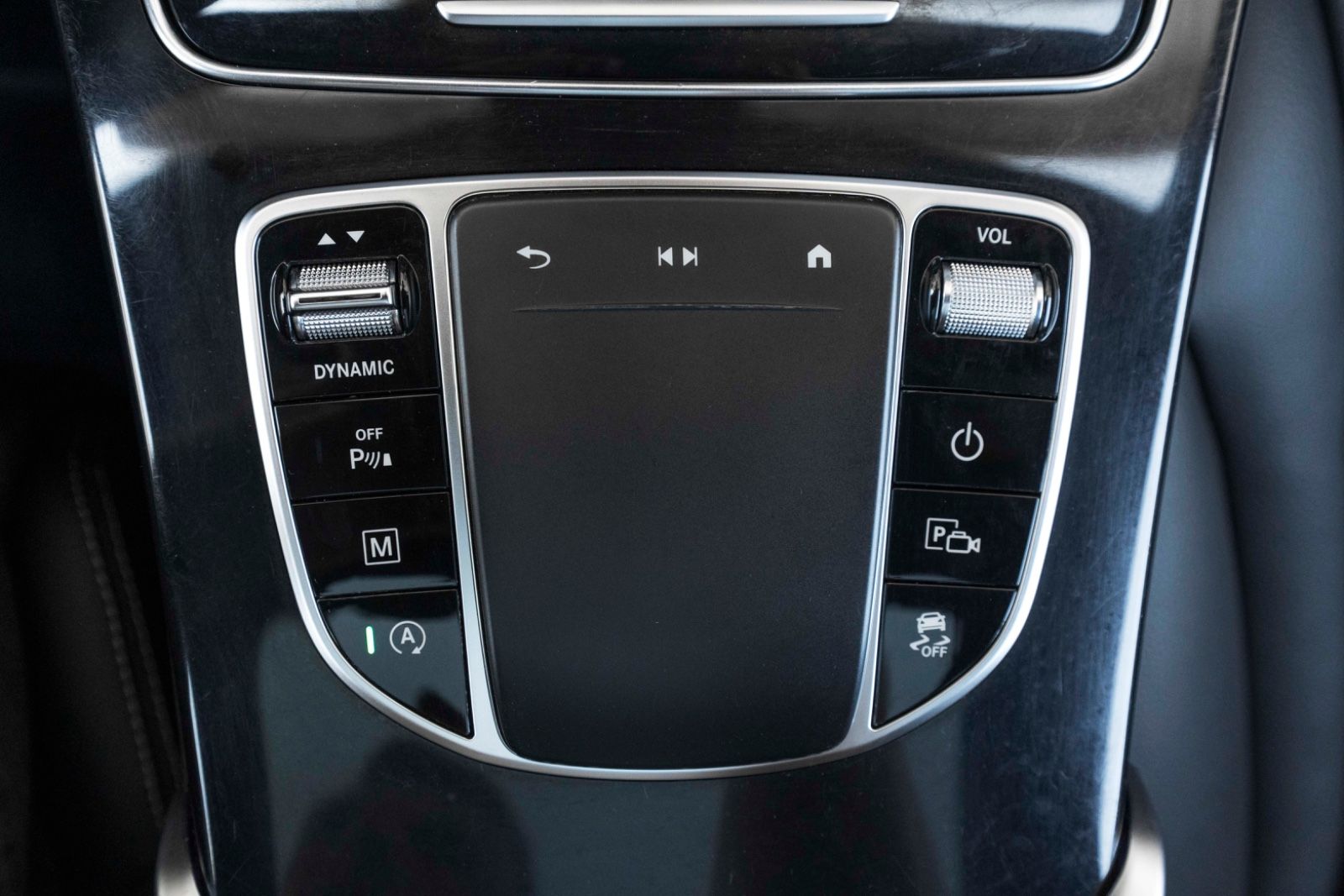 Fahrzeugabbildung Mercedes-Benz GLC 300 4MATIC LED 360° PANO TOTW NAV OFFROAD