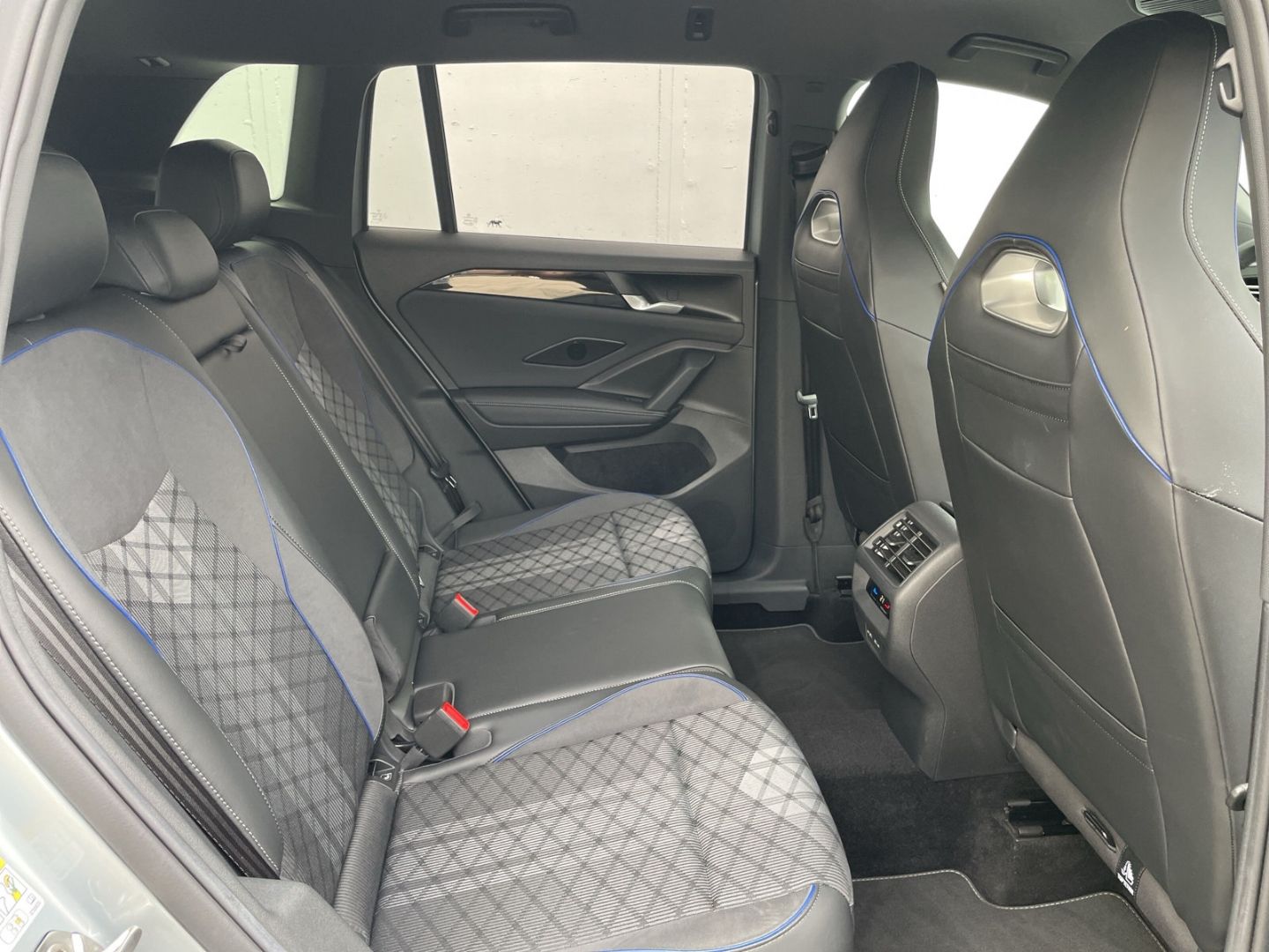 Tiguan 2.0 TDI R-Line Black Style AHK/360°Kamera