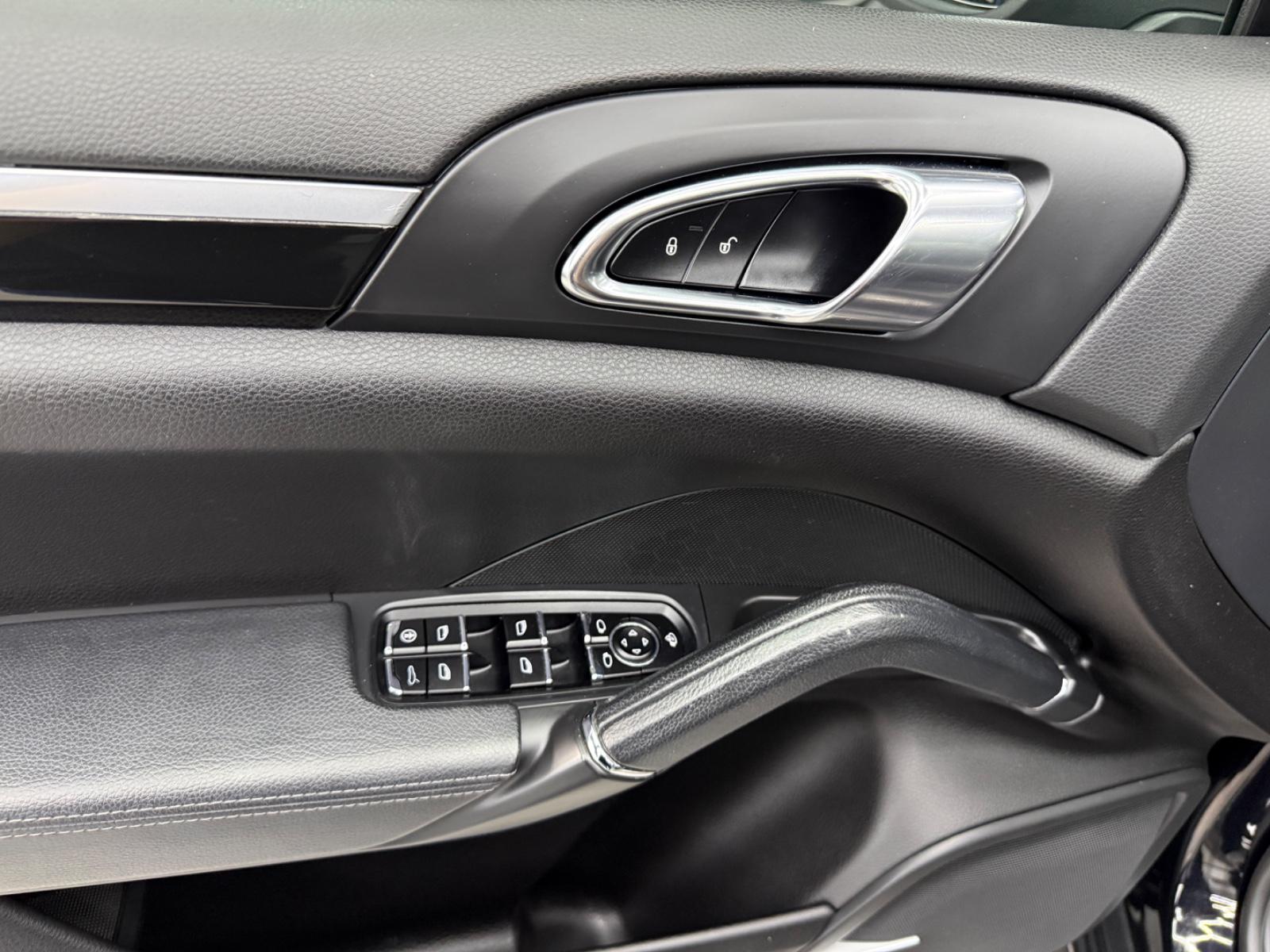 PORSCHE CAYENNE DIESEL 3.0 V6 245ch 4X4 - PNEUMATIQUE - TOIT PANORAMIQUE - CUIR - CAMÉRA DE RECUL - XÉNON