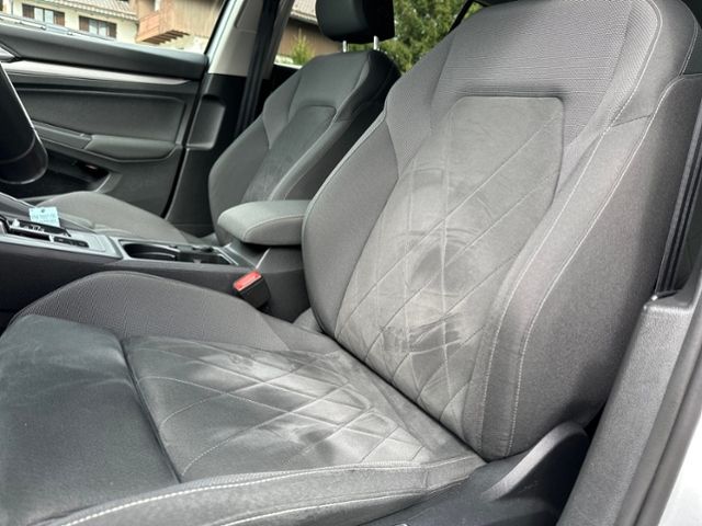 Fahrzeugabbildung Volkswagen Golf VIII Variant 1.5 eTSI LIFE HEAD-UP KAMERA N