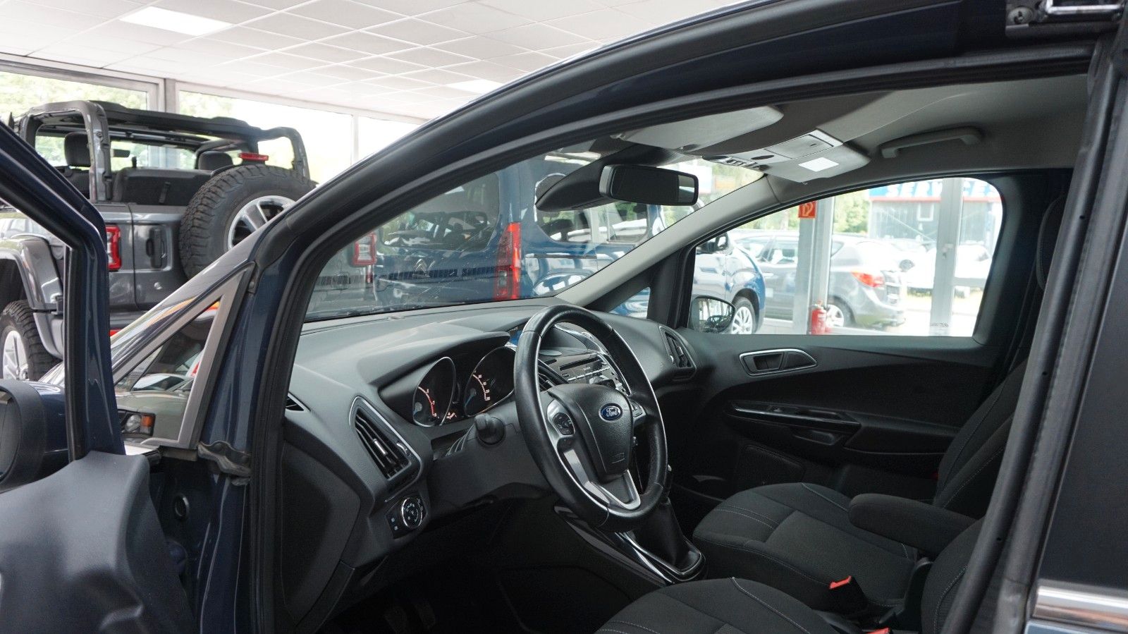 Fahrzeugabbildung Ford B-Max Titanium 4,9 Liter / 100 Km
