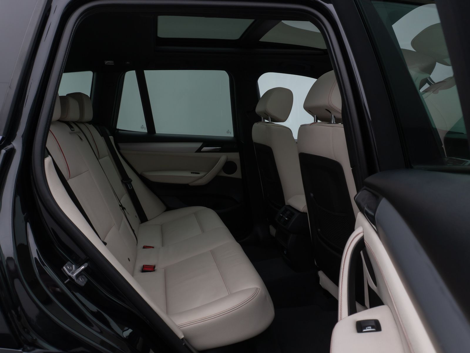 Fahrzeugabbildung BMW X3 xD35d M Sport Panorama Kamera HUD HiFi Komfor