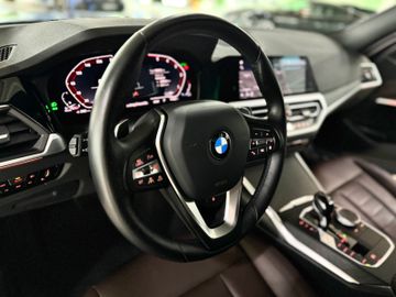 Fahrzeugabbildung BMW 320d xDr Tour ACC DAB Hi-Fi Kamera 360°