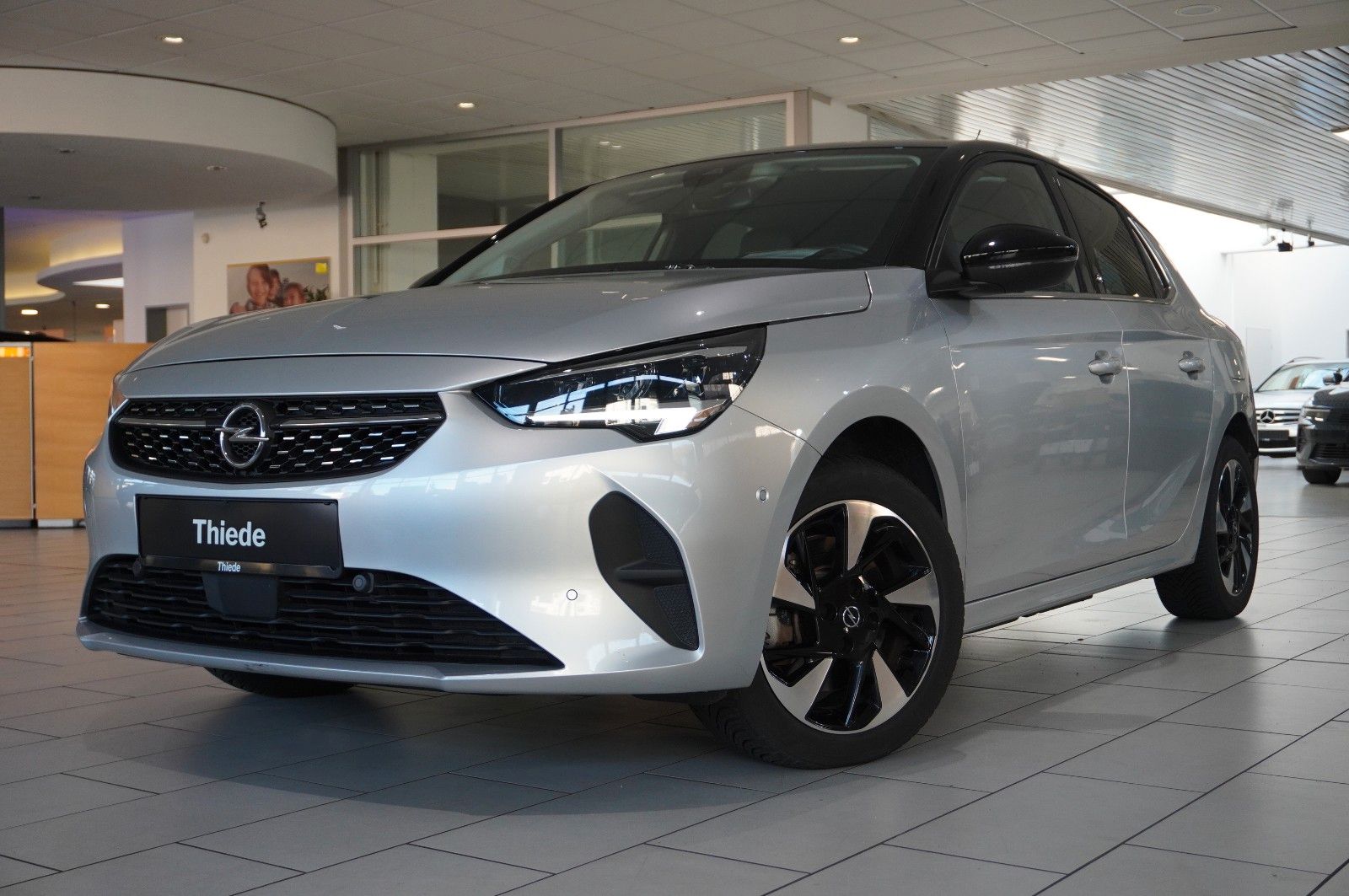 Fahrzeugabbildung Opel Corsa-e ELEGANCE 3-PHASIG NAVI/LED/KAMERA/SH/DAB