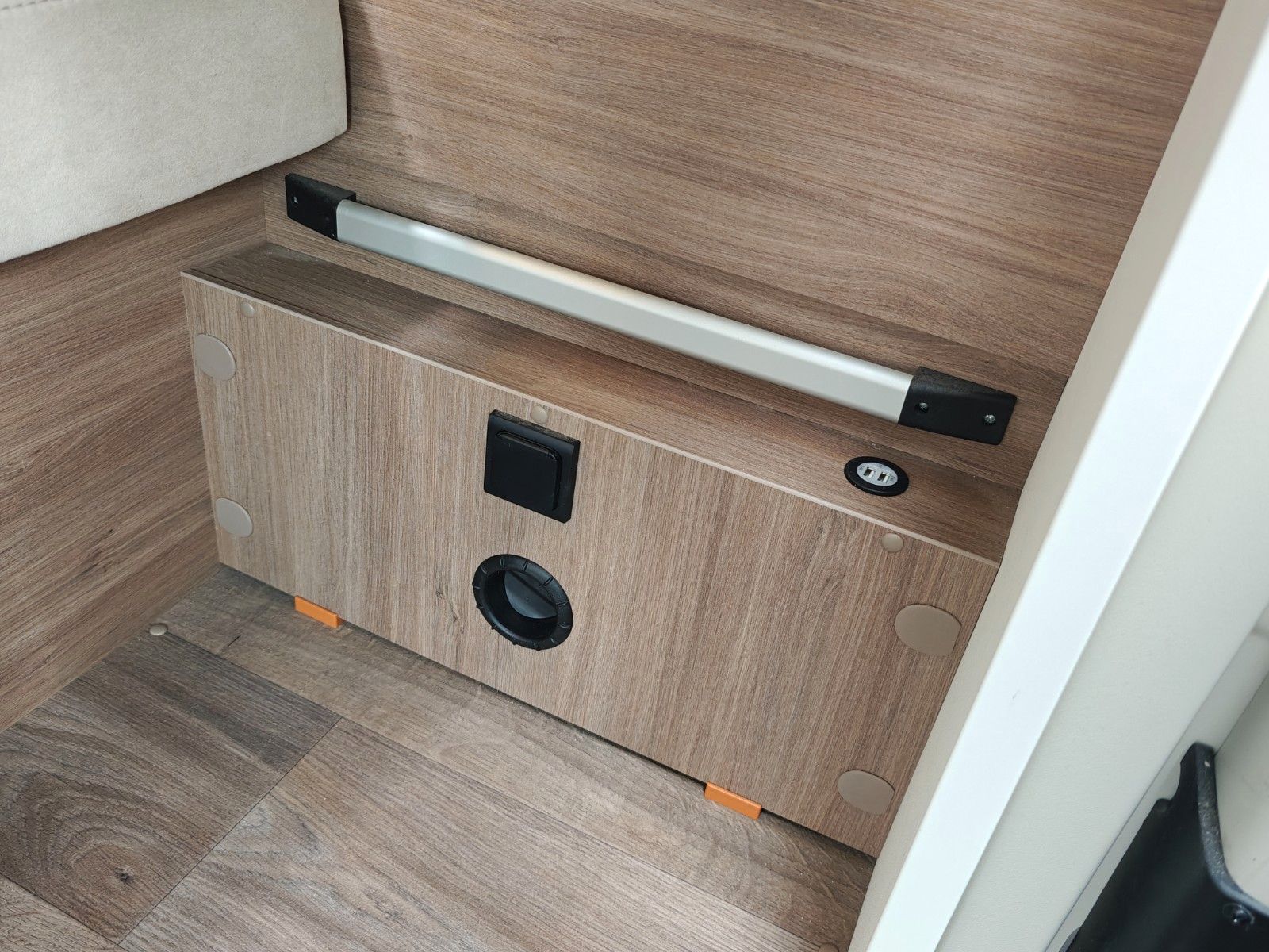 Fahrzeugabbildung Carado T-338 pro+ - SAT, TV, CarPlay, Kamera, Markise -