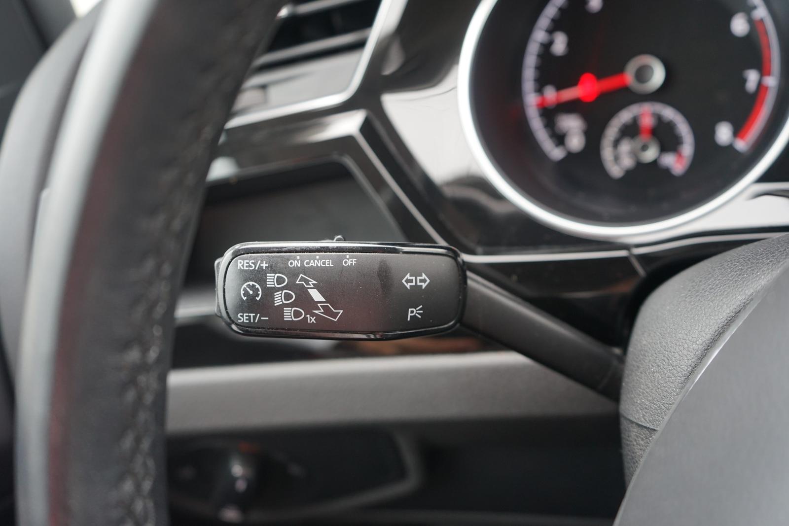 Volkswagen Touran 1.5 TSI DSG R-line LED Navi Totwinkel DAB, миниатюра 24
