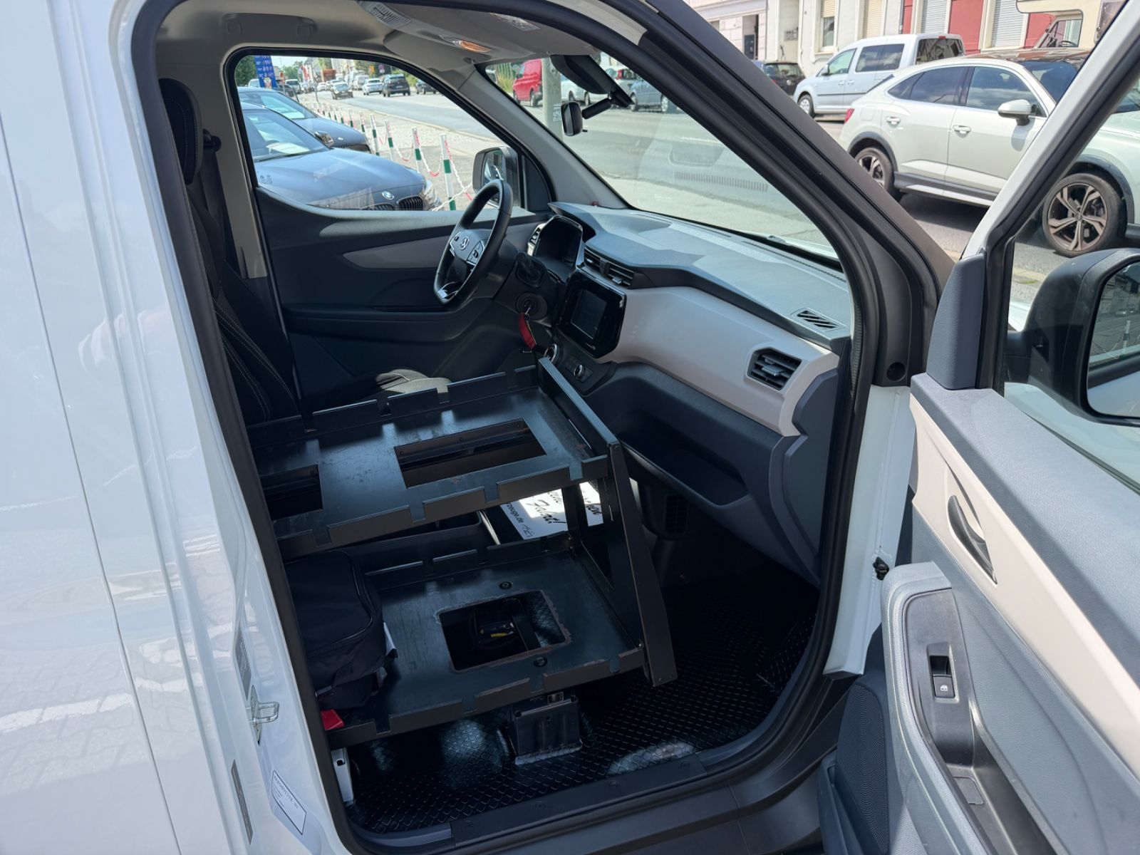 Fahrzeugabbildung Maxus eDeliver3 Lieferwagen DHL/POST ETC KAMERA