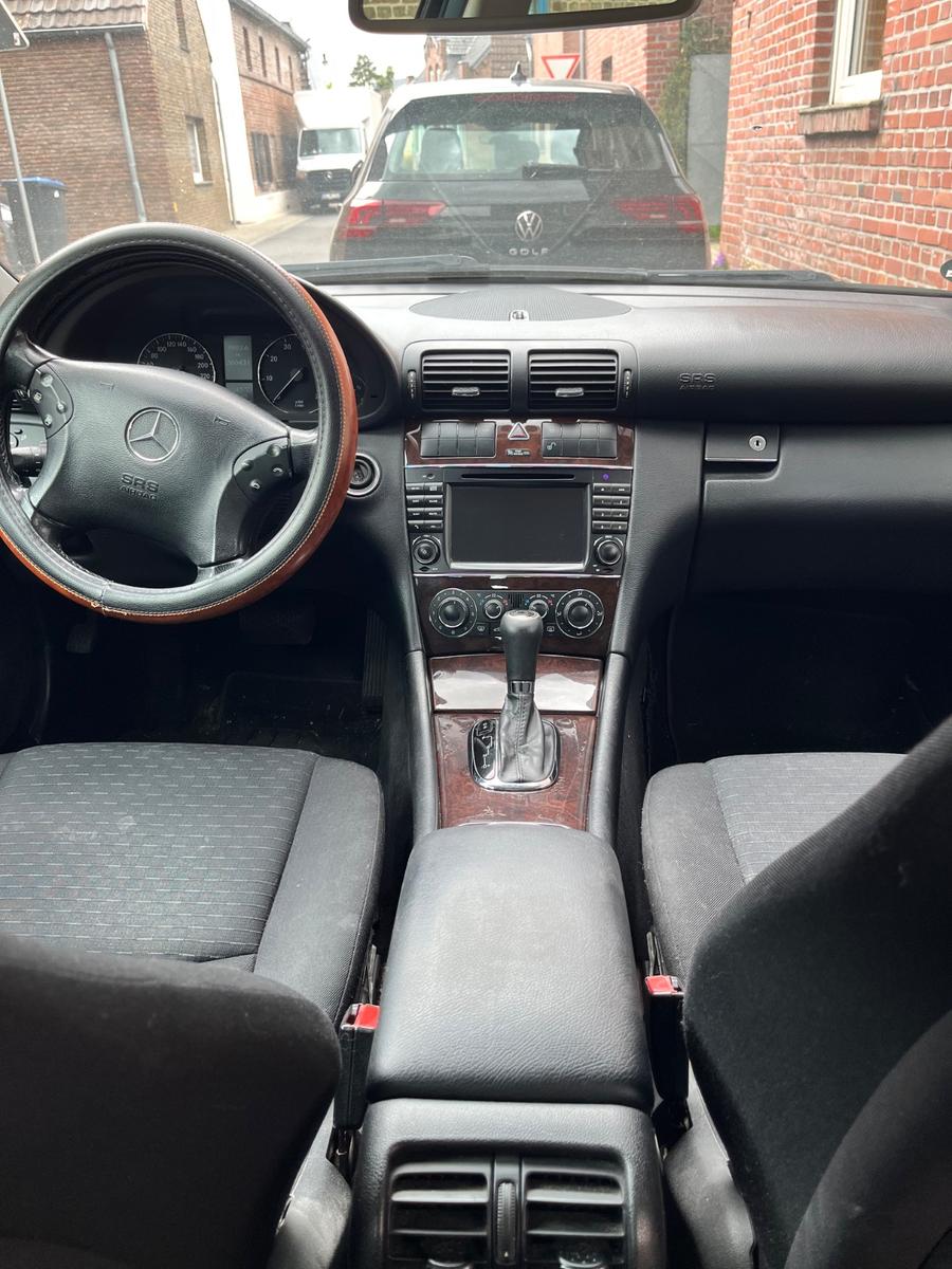 Mercedes-Benz C180 2004 — photo 9