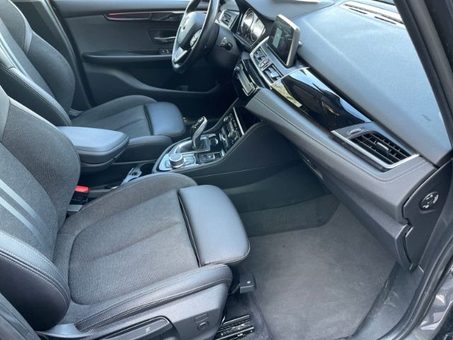 Fahrzeugabbildung BMW 218 Active Tourer xDrive Sport Line Autom., Navi