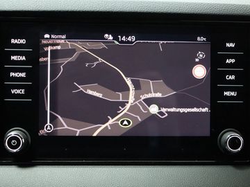 Fahrzeugverkauf 18 Skoda Karoq Sportline 4x4 AHK Pano 19 Zoll NAVI