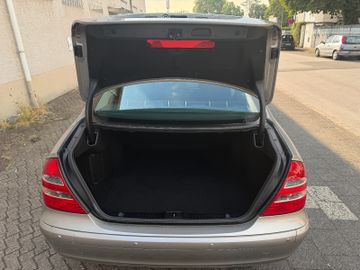 Mercedes E 200 - 12