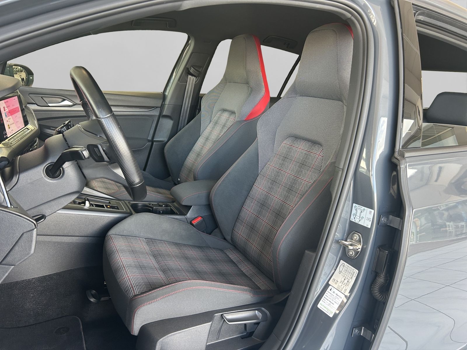 Volkswagen Golf VIII GTI 2.0 TSI +DSG+AHK+NAVI+LED+KLIMA+LM foto 14