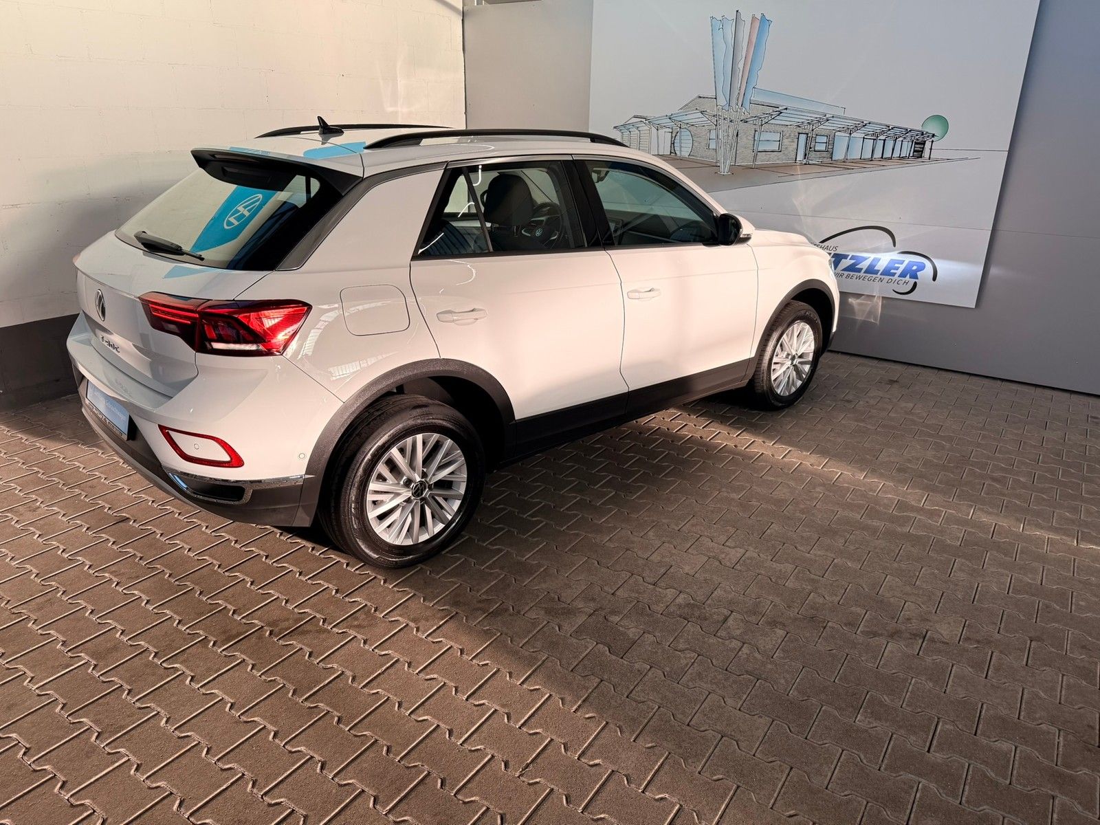 Fahrzeugabbildung Volkswagen T-Roc Life 1,5 TSI DSG +Discover Media +App-Con.
