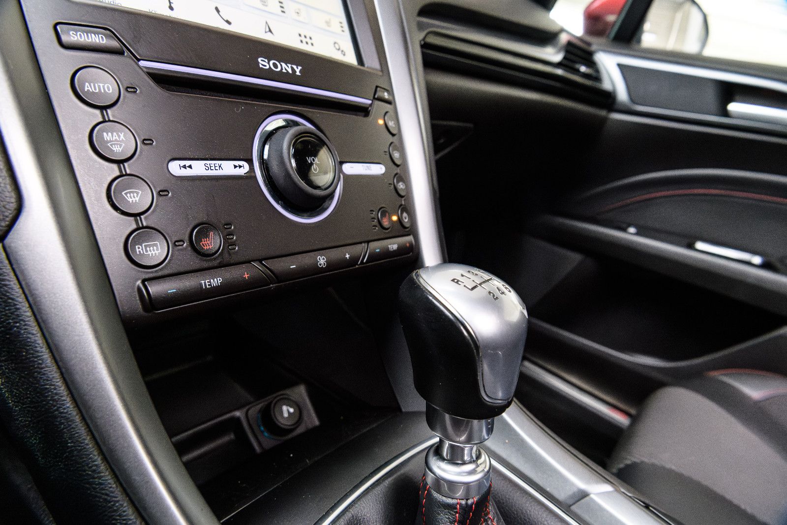 Fahrzeugabbildung Ford Mondeo Turnier ST-Line+PANO+LED+GJR+ACC+SHZ+MEMO