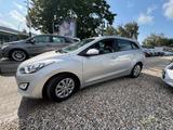 Hyundai i30 cw blue Trend - Hyundai i30: Blue
