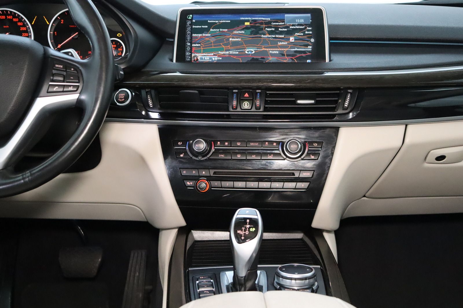 Fahrzeugabbildung BMW X5 xDrive30d * HUD* Pano * Memory * RFK *