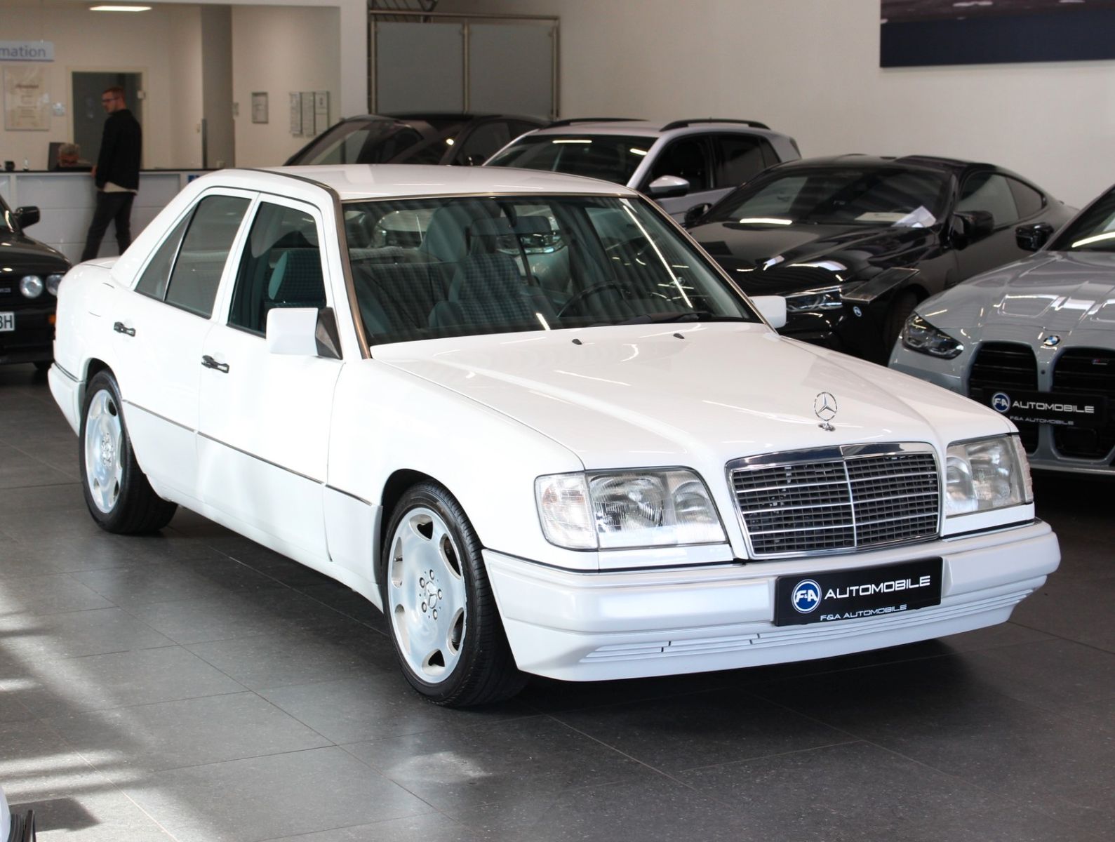Fahrzeugabbildung Mercedes-Benz E 220 2.Hand+Klima+126Tkm+Top Zustand