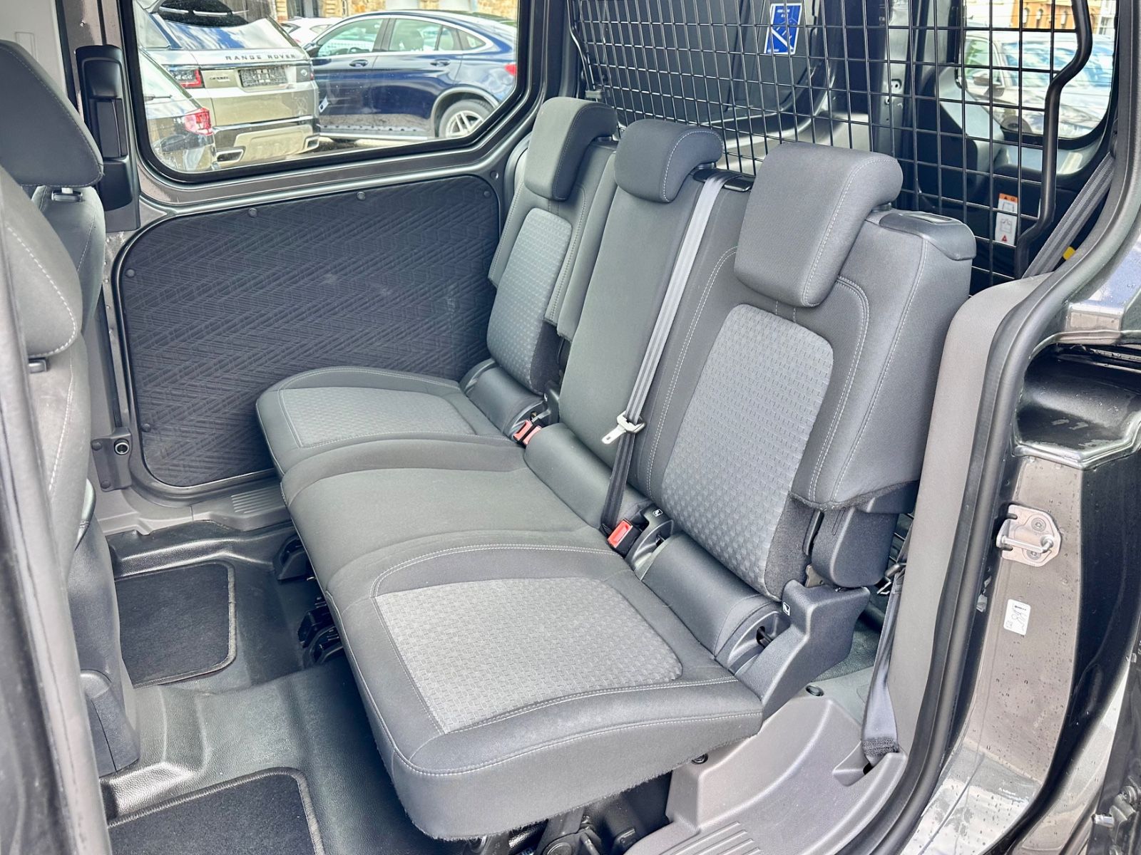 Fahrzeugabbildung Ford TRANSIT CONNECT HALBKASTEN LANG TREND*AUTOM.*