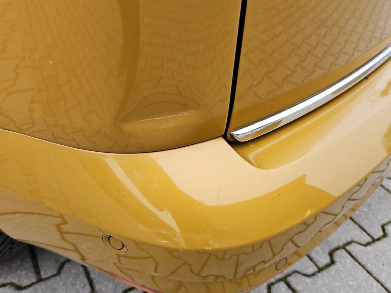 Fahrzeugabbildung Volkswagen Caddy PKW Highline Navi ACC Xenon