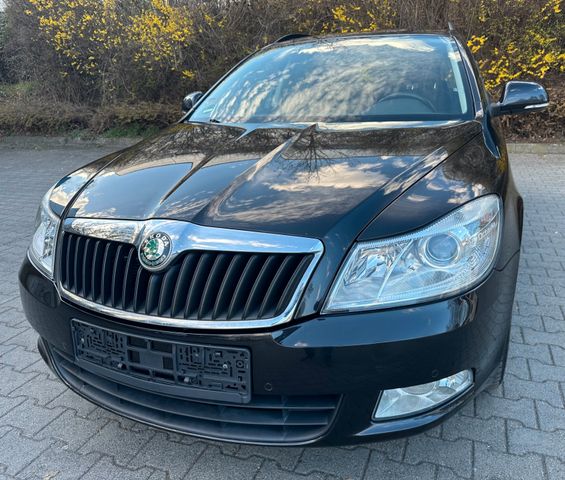 Skoda Octavia Combi Elegance / DSG /