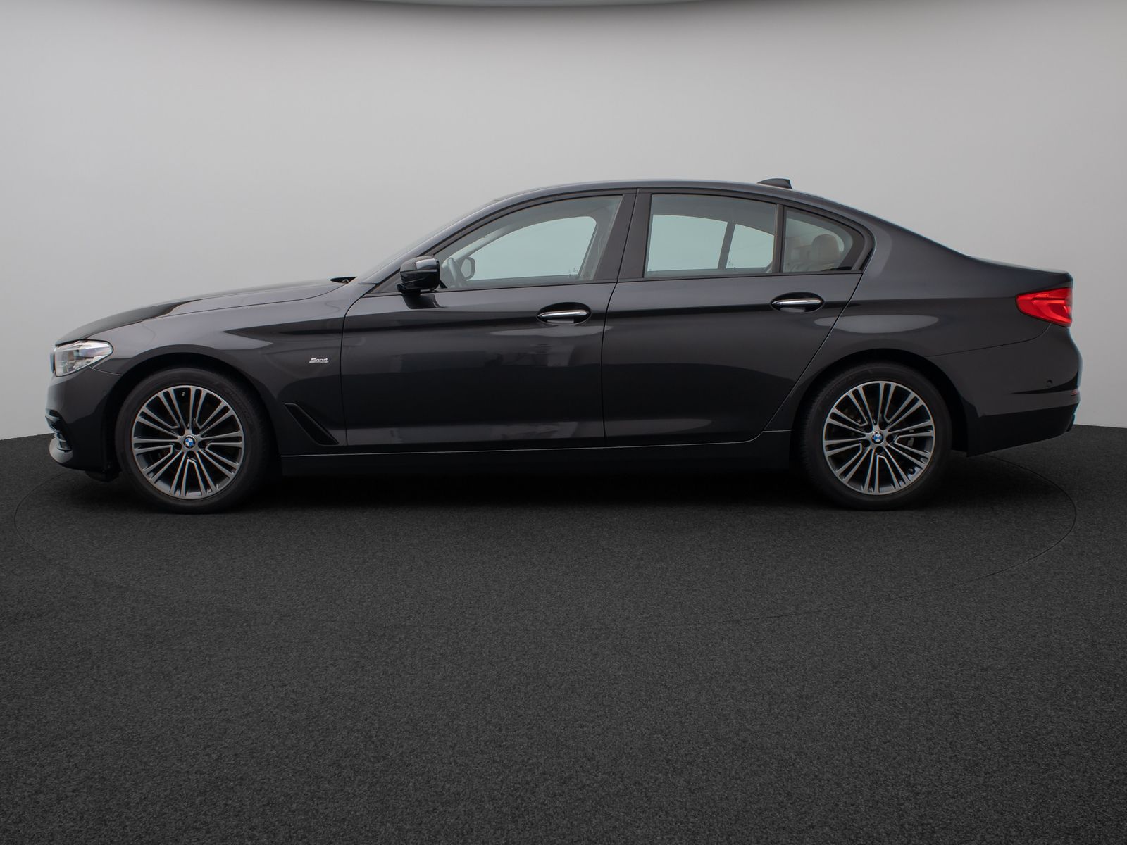Fahrzeugabbildung BMW 520d Sport Line Kamera HUD H/K Lenkrhzg Alarm