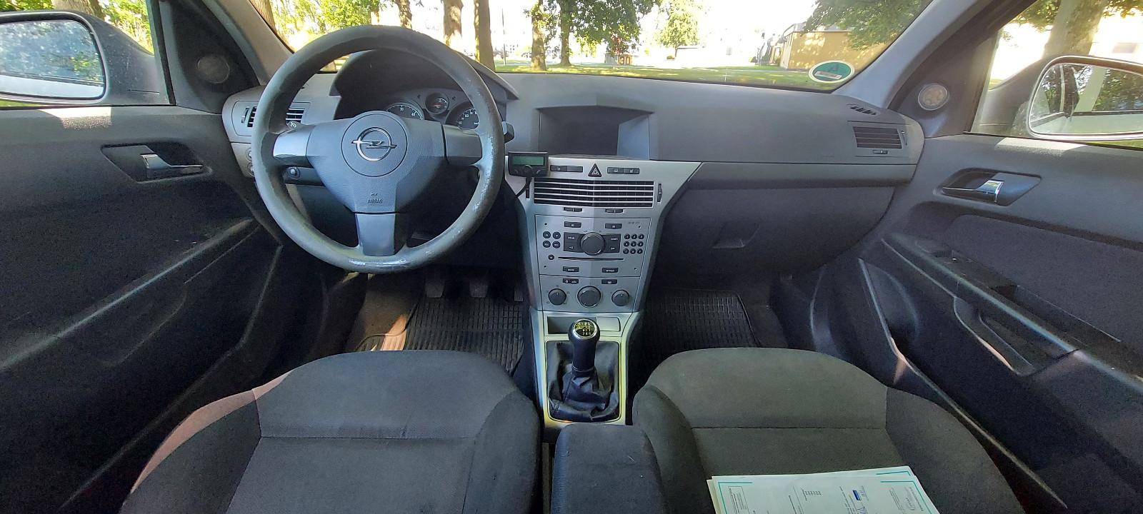 Opel Astra 2010 — photo 6