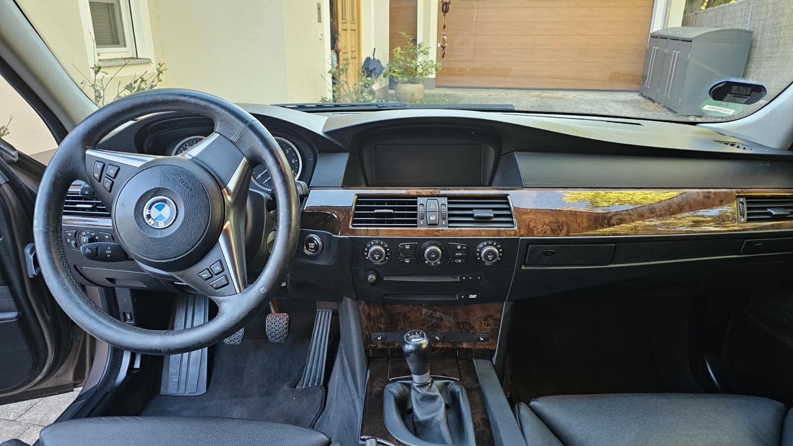 BMW 530i(E60) Top gepflegt Vollausstattung 127.000km