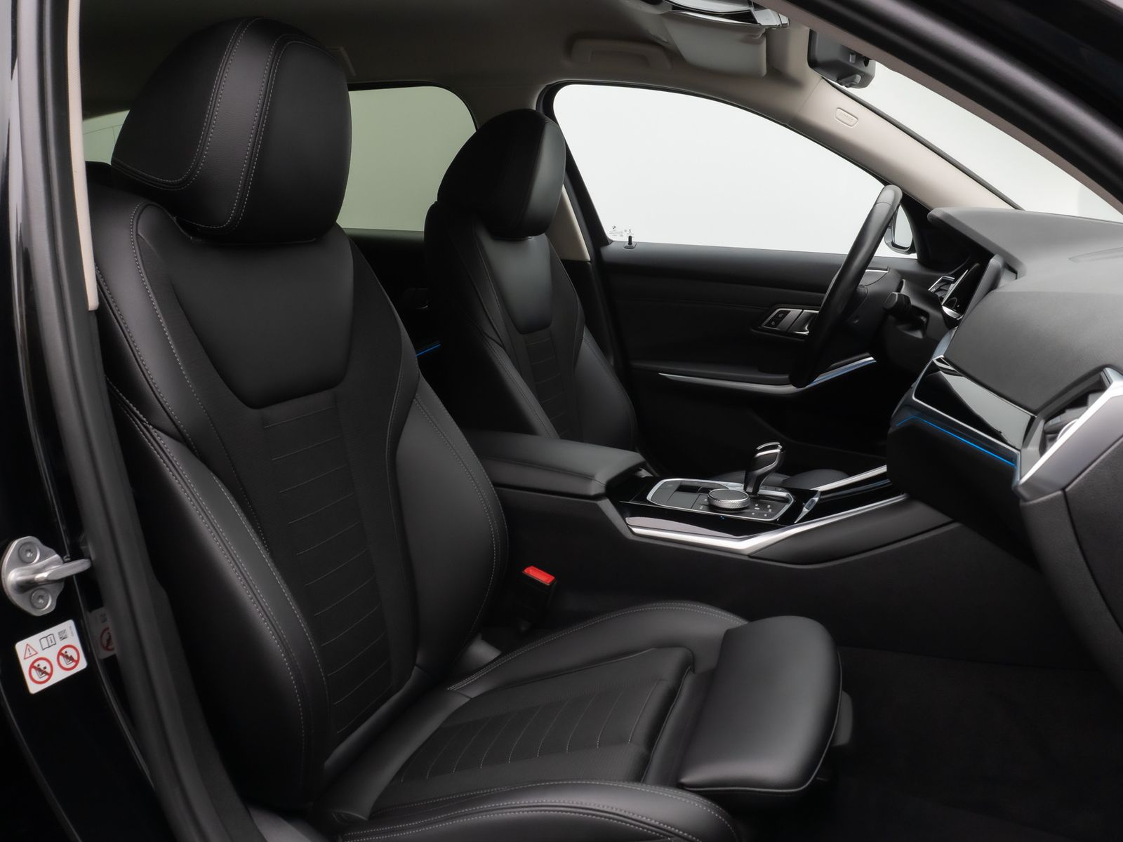 Fahrzeugabbildung BMW 330e xD Sport Line Kamera Laser HUD DAB HiFi AHK