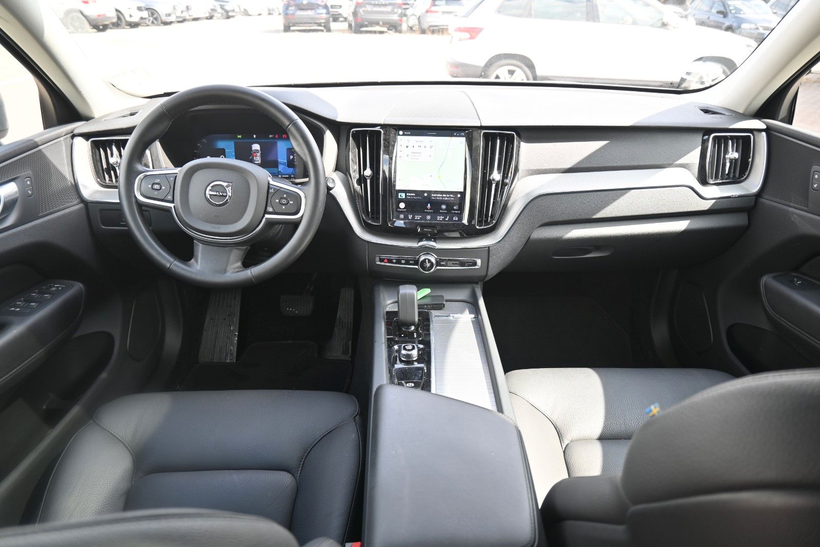 Fahrzeugabbildung Volvo XC60 T6 Essential AWD*PDC*AHK*PANO*STHZG*