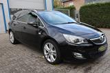 Opel Astra J Sports Tourer/NAVI/SHZ/PDC/SCHECKH./1.HD - Opel Astra aus 2011: H