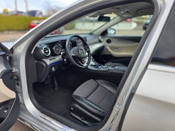 Mercedes E 220 - 12