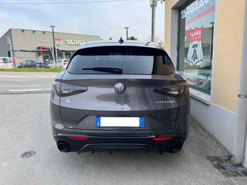 Alfa-Romeo Stelvio - 5