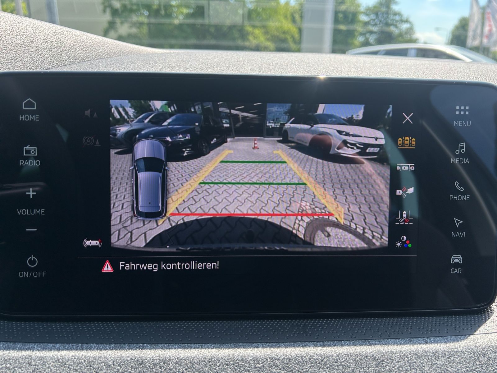 Fahrzeugabbildung SKODA Kamiq 1.0 TSI Selection MATRIX AHK