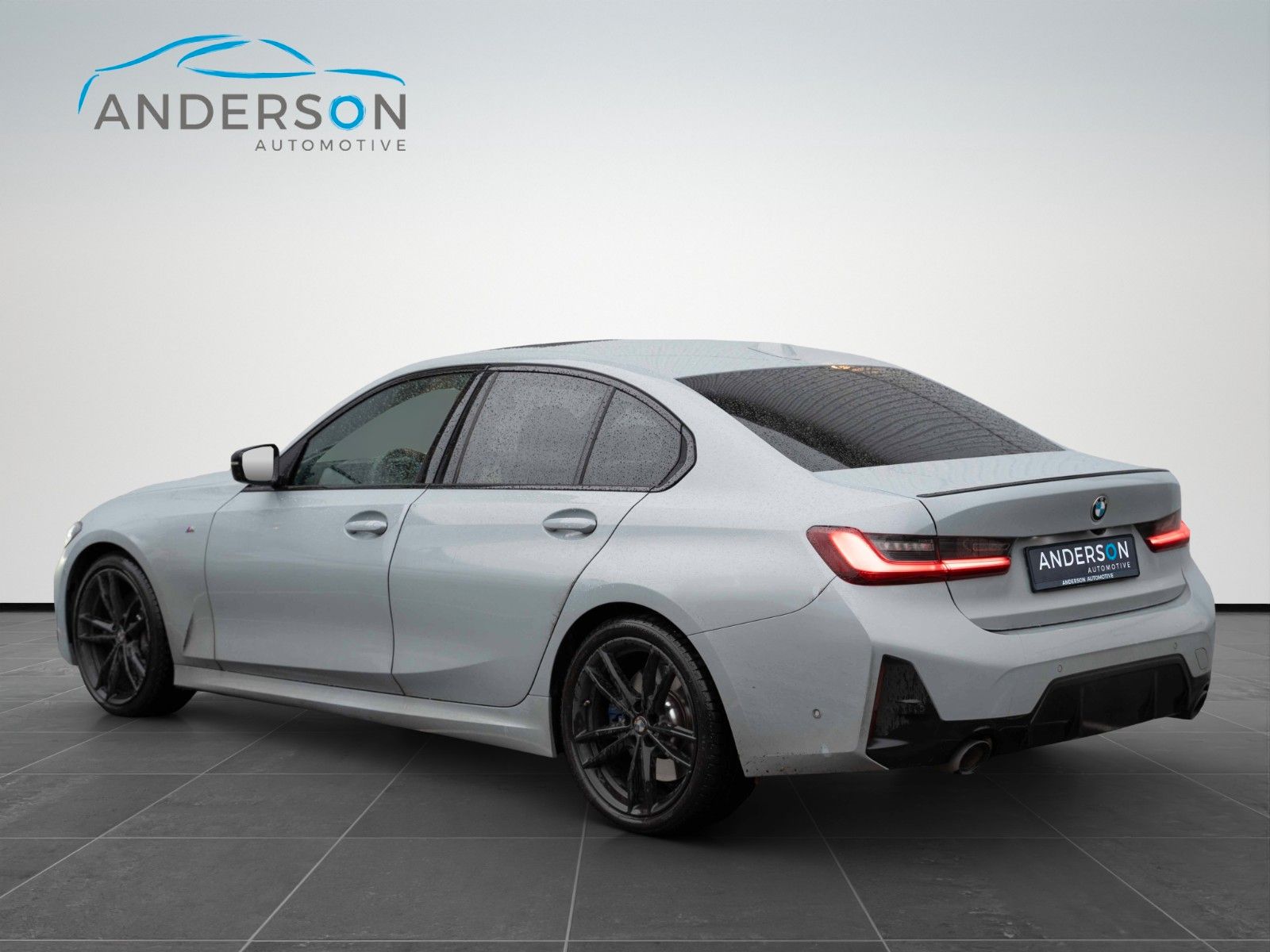 Fahrzeugabbildung BMW 330i M SPORT CARBON H&K LED PANO 19" PERFORMANCE