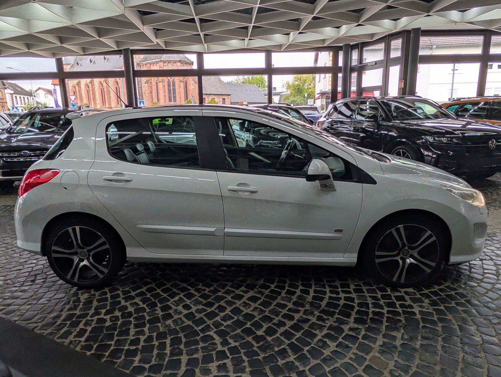Fahrzeugabbildung Peugeot 308 GTi LEDER PANO XENON TEMP PDC NAVI 18-ZOLL
