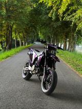 Husqvarna 701 supermoto - HUSQVARNA 701 SUPERMOTO