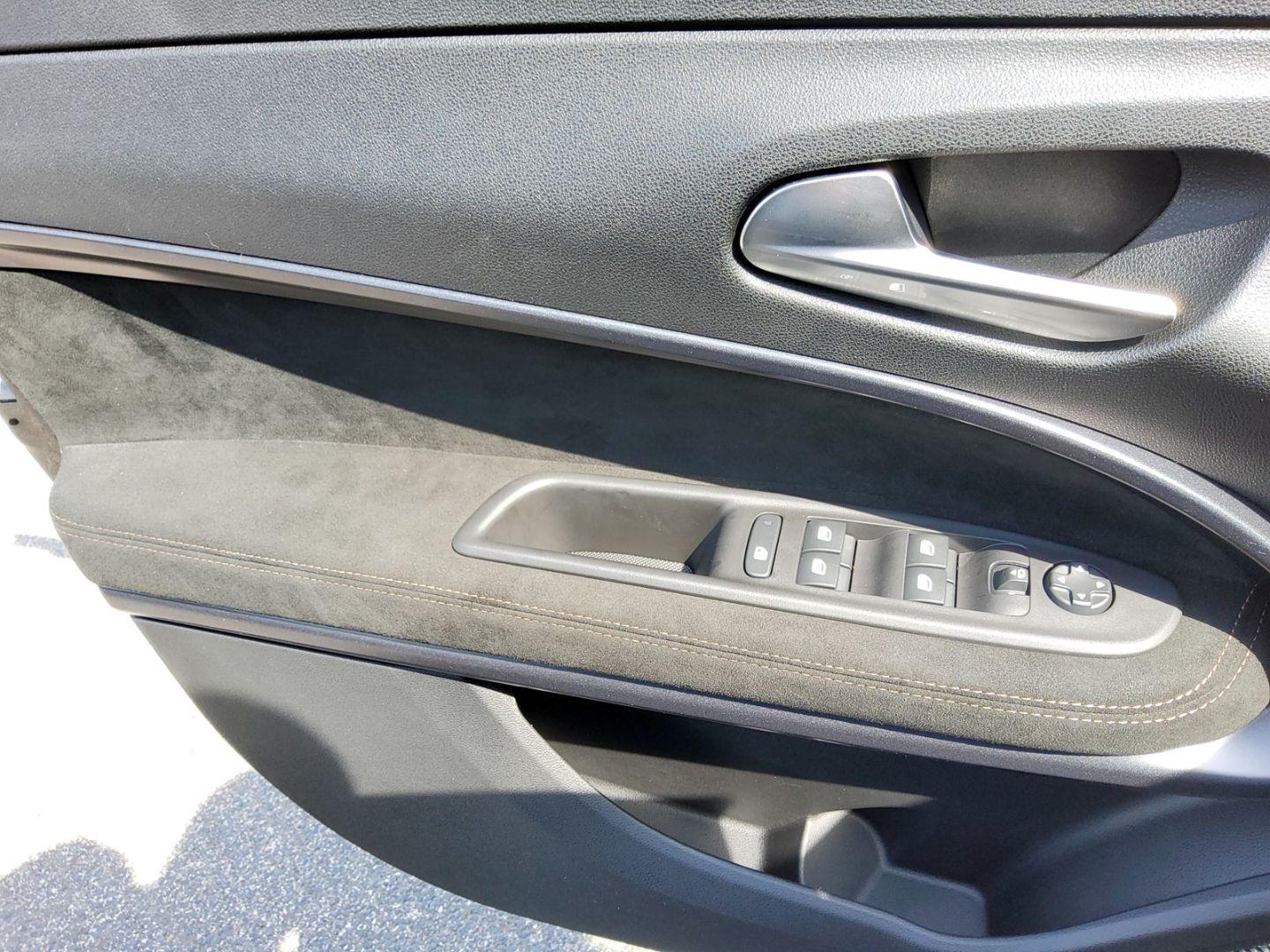 Fahrzeugabbildung Alfa Romeo Junior Elektro Intensa Sondermodell Navi, 360°