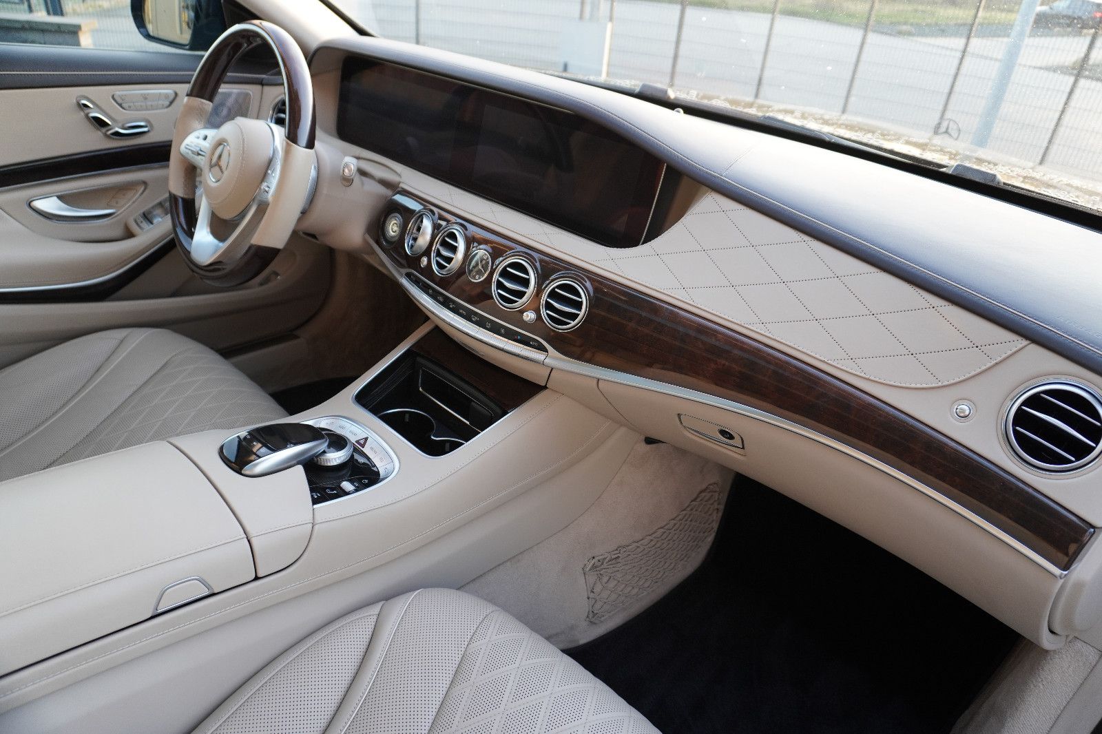 Fahrzeugabbildung Mercedes-Benz S 560 4Matic L