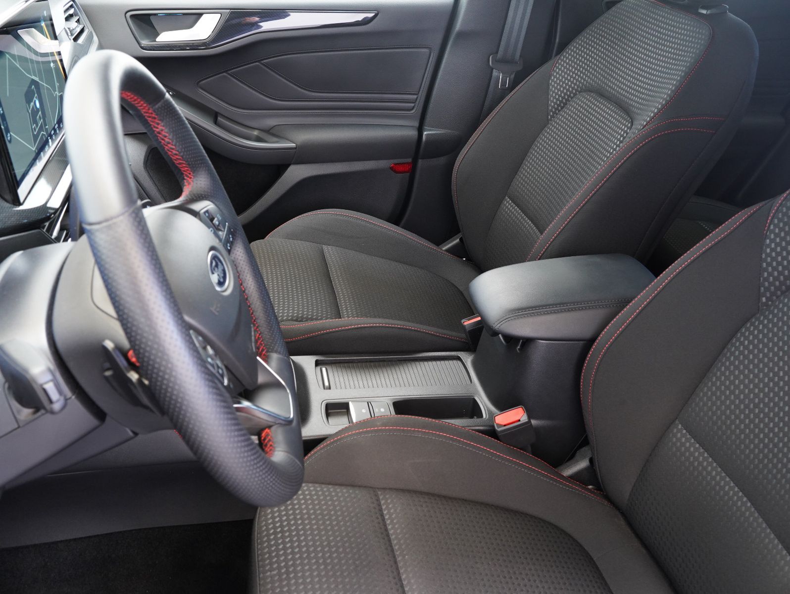 Fahrzeugabbildung Ford Focus Turnier ST-Line X 1.0 EcoBoost Mild-Hybrid