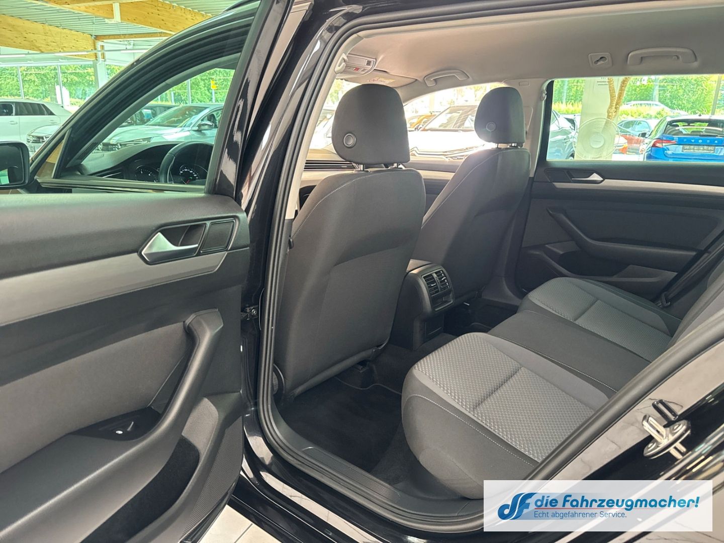 Fahrzeugabbildung Volkswagen Passat Variant Conceptline sch.AHK Navi LED ACC